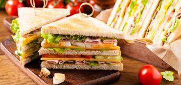 CLUB SANDWICH SAUMON À L'HUILE D'OLIVE