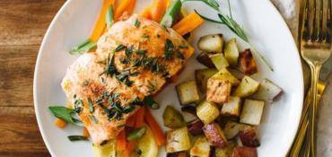 SAUMON ET POMMES DE TERRE AU FOUR