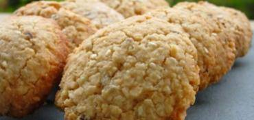 BISCUITS À L’HUILE D’OLIVE, À L’ORANGE ET AU SÉSAME